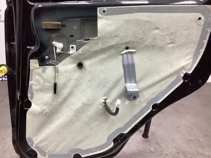 Fönstermekanism för bakre dörr, 4-dörrars, höger från en Chevrolet Spark (M300) 1.0 16V Bifuel 2011