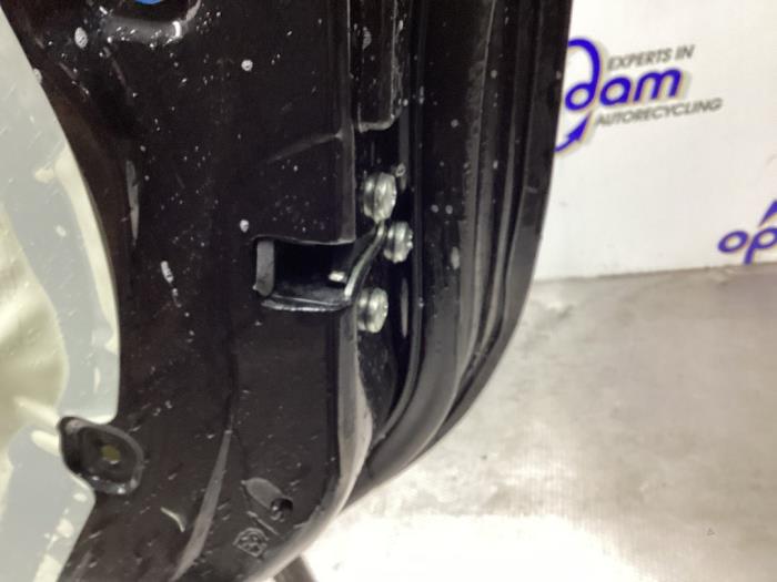 Dörrmekanism, 4-dörrars, höger bak från en Chevrolet Spark (M300) 1.0 16V Bifuel 2011