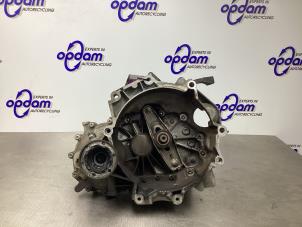 Gebruikte Versnellingsbak Volkswagen Polo IV (9N1/2/3) 1.4 16V 75 Prijs € 250,00 Margeregeling aangeboden door Gebr Opdam B.V.