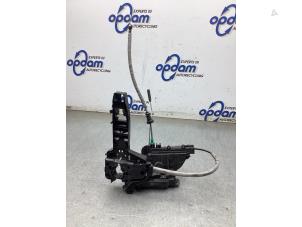 Gebruikte Deurslot Mechaniek 2Deurs rechts Mercedes Vito Mixto (447.7) 2.2 119 CDI 16V BlueTEC Prijs € 45,00 Margeregeling aangeboden door Gebr Opdam B.V.