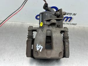 Używane Zacisk hamulcowy lewy tyl Volkswagen Passat (3C2) 2.0 FSI 16V Cena € 125,00 Procedura marży oferowane przez Gebr Opdam B.V.