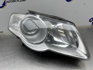 Używane Reflektor prawy Volkswagen Passat (3C2) 2.0 FSI 16V Cena € 75,00 Procedura marży oferowane przez Gebr Opdam B.V.