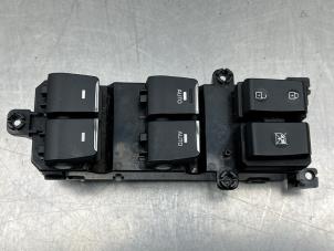 Używane Przelacznik elektrycznej szyby Hyundai Tucson (TL) 2.0 CRDi 16V 2WD Cena € 120,00 Procedura marży oferowane przez Gebr Opdam B.V.