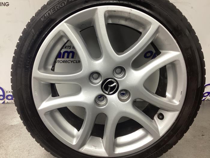 Zestaw felg sportowych + opony zimowe z Mazda 2 (DE) 1.3 16V MZR 2014