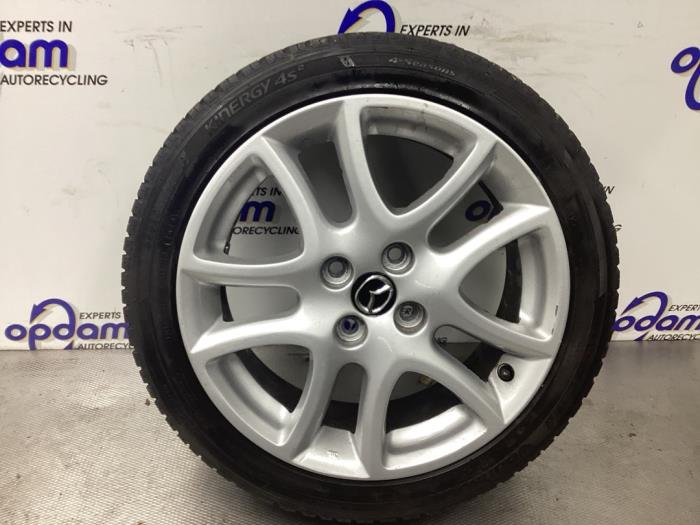 Zestaw felg sportowych + opony zimowe z Mazda 2 (DE) 1.3 16V MZR 2014