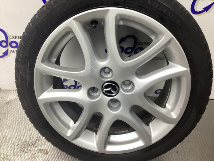 Zestaw felg sportowych + opony zimowe z Mazda 2 (DE) 1.3 16V MZR 2014