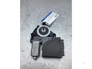 Begagnade Motor, dörrfönster Lynk &amp; Co 01 1.5 PHEV Pris € 50,00 Marginaltabell erbjuds av Gebr Opdam B.V.