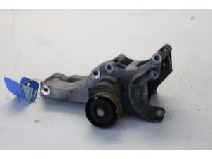 Begagnade Undre fäste, generator Volkswagen Polo Pris på förfrågan erbjuds av Gebr Opdam B.V.