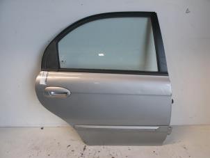 Begagnade Bakdörr, 4-dörrars, höger Kia Shuma II 1.6 16V Pris € 80,00 Marginaltabell erbjuds av Gebr Opdam B.V.