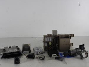 Gebruikte Cilinderslotenset (compleet) Toyota Corolla (E12) 1.4 D-4D 16V Prijs op aanvraag aangeboden door Gebr Opdam B.V.