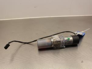 Używane Pompa prózniowa elektrycznego zamka drzwiowego Mercedes S (W221) 3.0 S-320 CDI 24V Cena € 175,00 Procedura marży oferowane przez Gebr Opdam B.V.