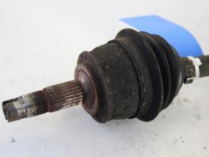 Gebruikte Aandrijfas links-voor Fiat Punto II (188) 1.9 DS 60 3-Drs. Prijs € 25,00 Margeregeling aangeboden door Gebr Opdam B.V.