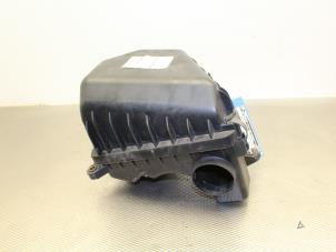 Begagnade Luftfilterhus Hyundai Matrix 1.6 16V Pris på förfrågan erbjuds av Gebr Opdam B.V.