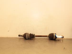 Begagnade Drivaxel, vänster fram Chevrolet Aveo (256) 1.4 16V Pris € 40,00 Marginaltabell erbjuds av Gebr Opdam B.V.