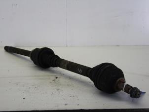 Gebruikte Aandrijfas rechts-voor Renault Espace (JK) 2.0 16V Turbo Prijs € 50,00 Margeregeling aangeboden door Gebr Opdam B.V.