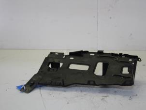 Begagnade Batterilåda Peugeot 308 SW (L4/L9/LC/LJ/LR) 1.6 BlueHDi 120 Pris € 25,00 Marginaltabell erbjuds av Gebr Opdam B.V.