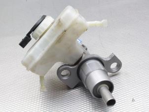 Begagnade Huvudcylinder Audi A4 Avant (B8) 1.8 TFSI 16V Pris på förfrågan erbjuds av Gebr Opdam B.V.