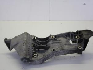 Begagnade Undre fäste, generator Volkswagen Golf Pris på förfrågan erbjuds av Gebr Opdam B.V.