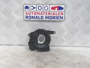 Używane Pierscien poduszki powietrznej Skoda Rapid 1.4 TDI 12V Cena € 20,00 Procedura marży oferowane przez Automaterialen Ronald Morien B.V.