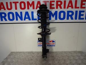 Gebruikte Schokdemperpoot rechts-voor Suzuki Celerio (LF) 1.0 12V Prijs € 60,00 Margeregeling aangeboden door Automaterialen Ronald Morien B.V.