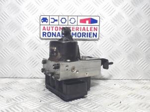 Używane Pompa ABS BMW 3 serie Touring (E46/3) 330d 24V Cena € 50,00 Procedura marży oferowane przez Automaterialen Ronald Morien B.V.