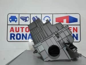 Używane Filtr powietrza Volkswagen Transporter/Caravelle T6 2.0 TDI DRF Cena € 90,75 Z VAT oferowane przez Automaterialen Ronald Morien B.V.