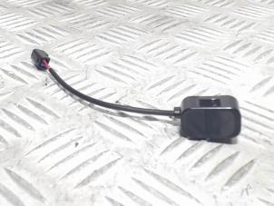 Gebruikte Microfoon Opel Astra K 1.4 Turbo 16V Prijs € 25,00 Margeregeling aangeboden door Automaterialen Ronald Morien B.V.