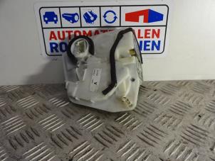 Gebruikte Slotmechaniek Portier 4Deurs rechts-achter Mazda CX-5 I (KE,GH) 2.2 SkyActiv-D 150 16V 2WD Prijs € 37,00 Margeregeling aangeboden door Automaterialen Ronald Morien B.V.