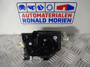 Używane Mechanizm blokady drzwi prawych tylnych wersja 4-drzwiowa Audi A3 (8V1/8VK) 1.5 TFSI 16V Cena € 39,00 Procedura marży oferowane przez Automaterialen Ronald Morien B.V.