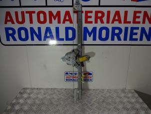 Begagnade Motor, dörrfönster Opel Vivaro 2.5 DTI 16V Pris € 39,00 Marginaltabell erbjuds av Automaterialen Ronald Morien B.V.