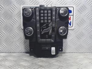Gebruikte Multi Media Regelunit Volvo V40 (MV) 1.5 T2 16V Geartronic Prijs € 125,00 Margeregeling aangeboden door Automaterialen Ronald Morien B.V.