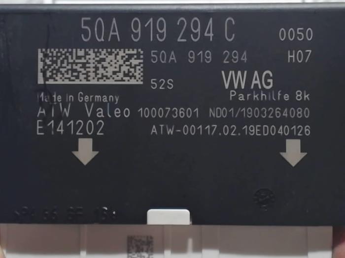 PDC-modul från en Volkswagen Golf VII (AUA) 1.5 TSI Evo BlueMotion 16V 2019