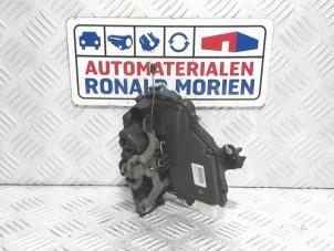 Gebruikte Deurslot Mechaniek 2Deurs rechts Volkswagen Caddy III (2KA,2KH,2CA,2CH) 1.6 TDI 16V Prijs € 30,00 Margeregeling aangeboden door Automaterialen Ronald Morien B.V.