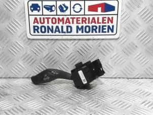 Używane Przelacznik kierunkowskazu Ford Focus 3 1.0 Ti-VCT EcoBoost 12V 125 Cena € 19,00 Procedura marży oferowane przez Automaterialen Ronald Morien B.V.