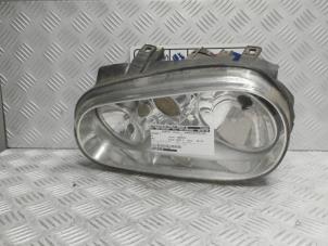 Gebruikte Koplamp links Volkswagen Golf III Cabrio Restyling (1E7) 1.8 Kat. Prijs € 29,00 Margeregeling aangeboden door Automaterialen Ronald Morien B.V.