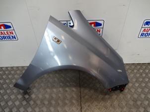 Begagnade Framskärm, höger Opel Corsa D 1.2 16V Pris € 49,00 Marginaltabell erbjuds av Automaterialen Ronald Morien B.V.