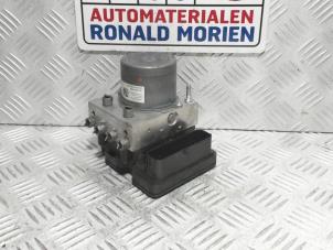 Używane Pompa ABS Citroen C4 Spacetourer (3D/3E) 1.6 BlueHDI 120 Cena € 145,00 Procedura marży oferowane przez Automaterialen Ronald Morien B.V.