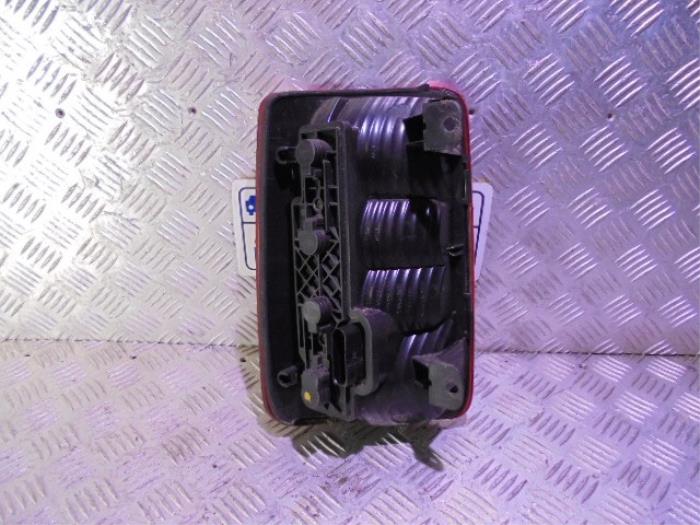 Baklykta, höger från en Volkswagen Caddy III (2KA,2KH,2CA,2CH) 1.6 TDI 16V 2010