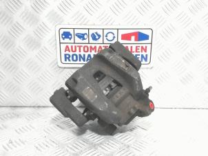 Używane Zacisk hamulcowy prawy przód Citroen C4 Picasso (3D/3E) 1.6 BlueHDI 120 Cena € 35,00 Procedura marży oferowane przez Automaterialen Ronald Morien B.V.