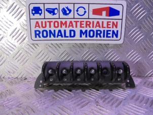 Gebruikte Schakelblok ruiten BMW Mini One/Cooper (R50) 1.6 16V Cooper Prijs € 25,00 Margeregeling aangeboden door Automaterialen Ronald Morien B.V.