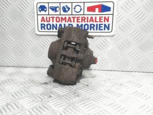 Gebruikte Remklauw (Tang) links-achter Mercedes E Combi (S210) 2.7 E-270 CDI 20V Prijs € 45,00 Margeregeling aangeboden door Automaterialen Ronald Morien B.V.