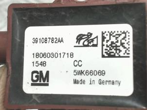 Gebruikte Airbag Sensor Opel Insignia Grand Sport 1.5 Turbo 16V 165 Prijs € 29,00 Margeregeling aangeboden door Automaterialen Ronald Morien B.V.