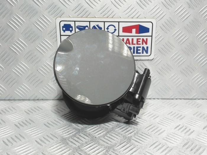 Tanklucka från en MINI Clubman (F54) 1.5 Cooper 12V 2020