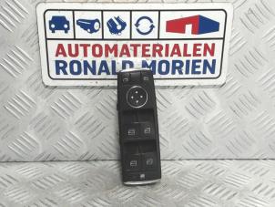 Gebruikte Elektrisch Raam Schakelaar Mercedes E Estate (S212) E-250 CDI 16V BlueEfficiency Prijs € 39,00 Margeregeling aangeboden door Automaterialen Ronald Morien B.V.