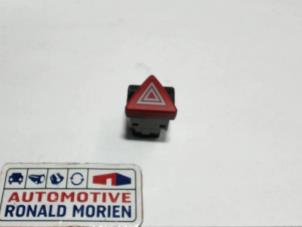 Begagnade Nödbelysningsbrytare Audi A3 Sportback (8PA) 1.6 FSI 16V Pris € 10,00 Marginaltabell erbjuds av Automaterialen Ronald Morien B.V.