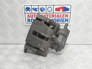 Begagnade Bakre bromsok, vänster Audi A4 Avant (B8) 1.8 TFSI 16V Pris € 45,00 Marginaltabell erbjuds av Automaterialen Ronald Morien B.V.