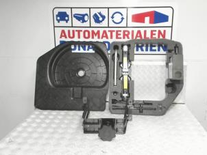 Begagnade Domkraftsset Audi A4 Avant (B8) 1.8 TFSI 16V Pris € 89,00 Inklusive moms erbjuds av Automaterialen Ronald Morien B.V.