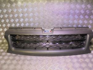 Gebruikte Grille Landrover Range Rover Sport (LS) 3.0 S TDV6 Prijs € 150,00 Margeregeling aangeboden door Automaterialen Ronald Morien B.V.