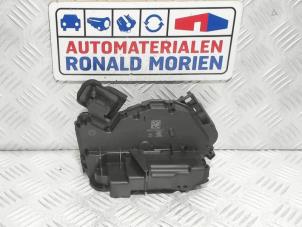 Gebruikte Deurslot Mechaniek 4Deurs links-voor Volkswagen Golf VII (AUA) 2.0 TDI 150 16V Prijs € 20,00 Inclusief btw aangeboden door Automaterialen Ronald Morien B.V.
