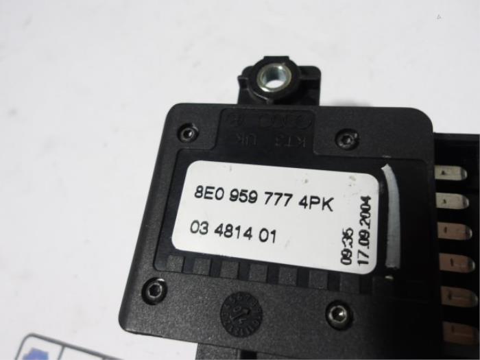 Brytare, eldrivet säte från en Audi A3 Sportback (8PA) 2.0 TDI 16V 2004